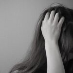 【急増中!】おじさんに体舐められて・・・、学費のために女子大生が、