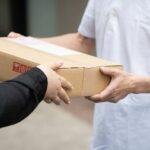 稼げない!?軽バン配達員はウーバーイーツまで掛け持ちで、